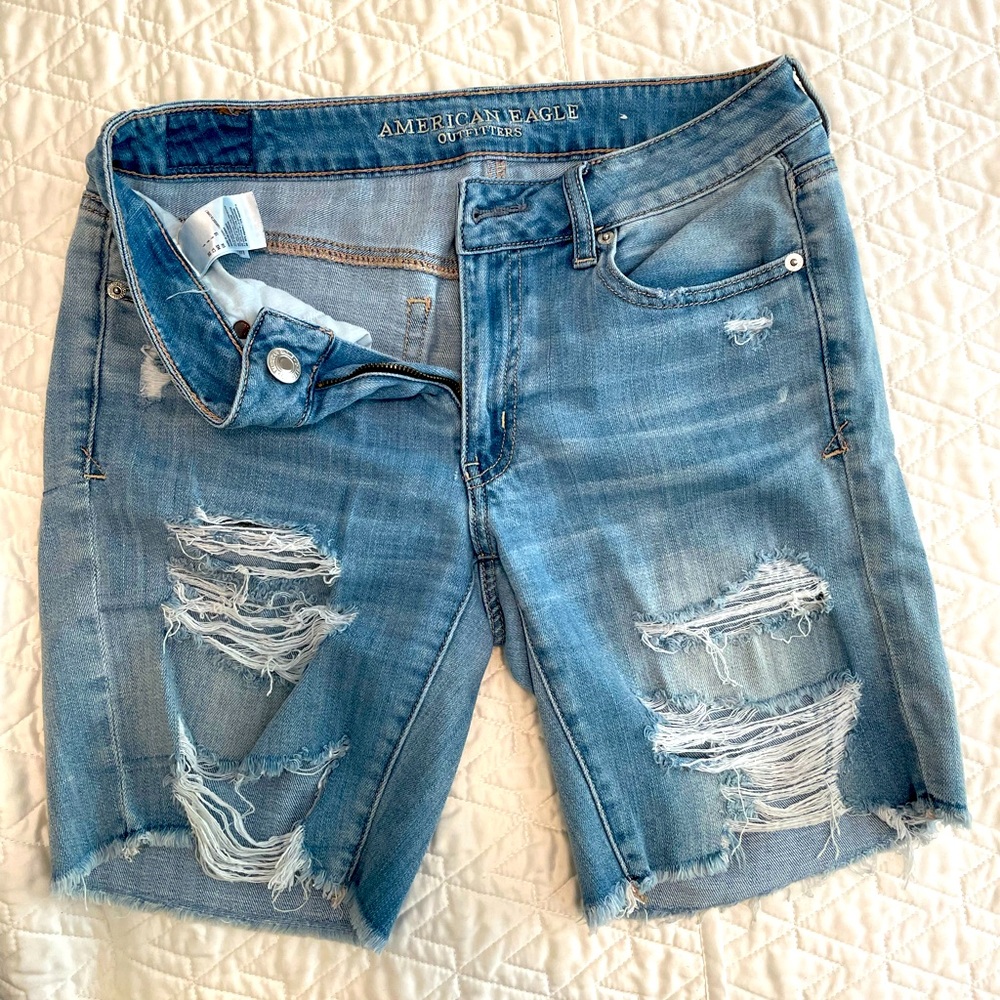 American Eagle Boyfriend ripped Shorts